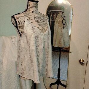 Women's NWOT Pink Lilly Snake print button up Camisole w/ adjustable straps Sz S